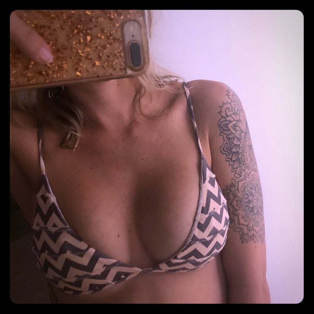 Acacia swimwear bikini top size S